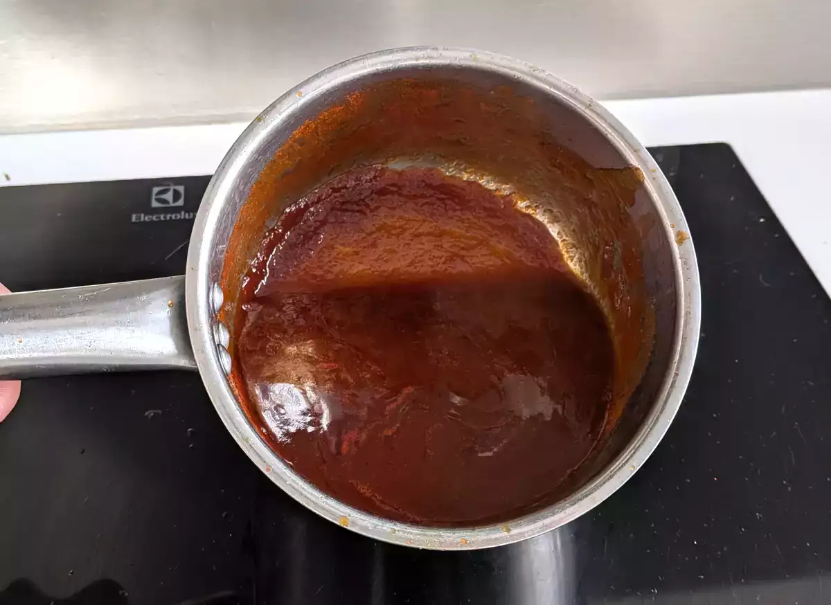 Πώς να φτιάξετε την τέλεια γλυκόξινη σάλτσα μπάρμπεκιου