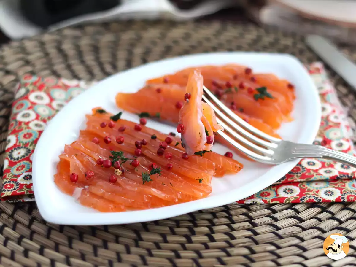 Πώς προετοιμάζετε τον τέλειο σολομό gravlax για τα Χριστούγεννα;