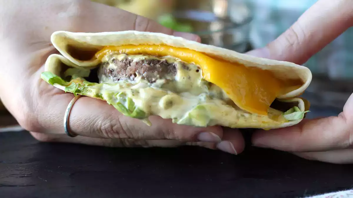 Αυτό το wrap έχει γεύση σαν Big Mac... και είναι έτοιμο σε λίγα λεπτά!