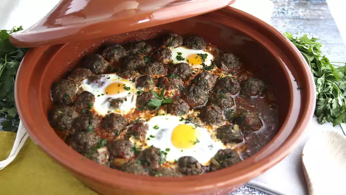 Tajine, tagine, tajine: 5 συνταγές για να ερωτευτείτε το πιο αρωματικό στιφάδο του Μαρόκου