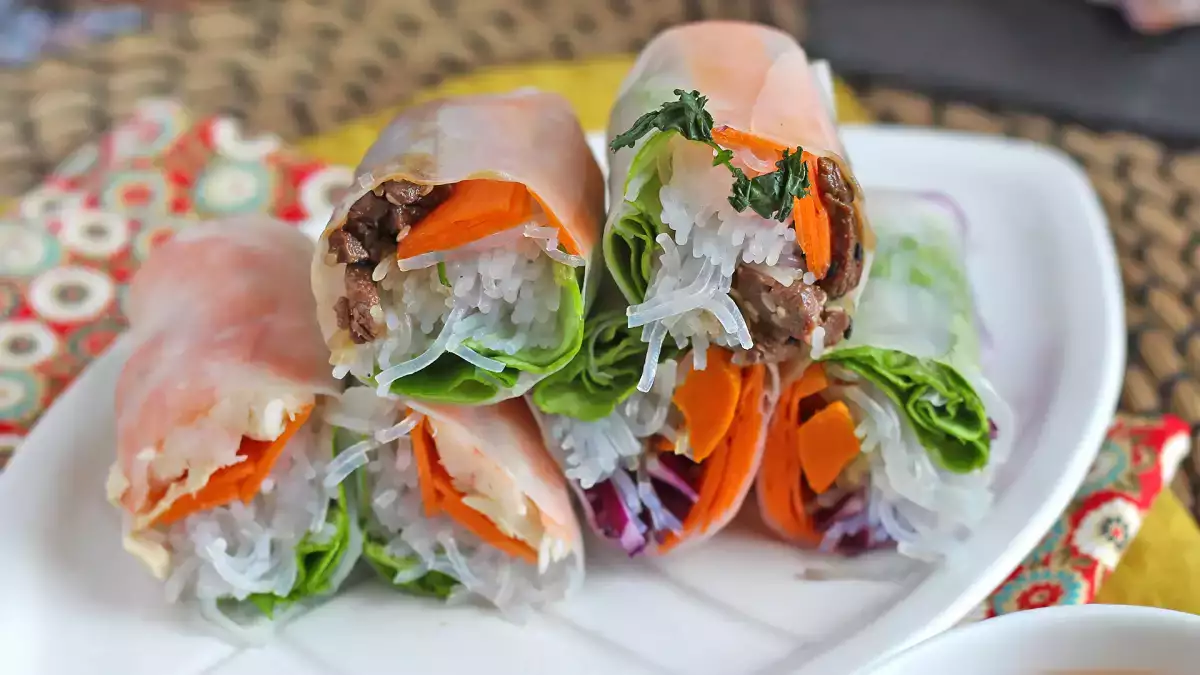 7 εκδοχές των spring rolls που πρέπει να δοκιμάσετε αυτή τη σεζόν