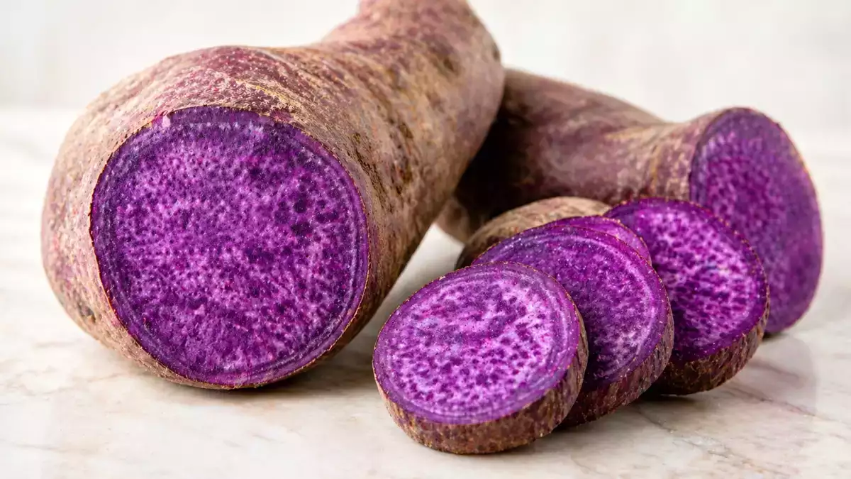 Τι είναι το ube, πώς χρησιμοποιείται και γιατί όλοι μιλούν για αυτό το μοβ συστατικό;