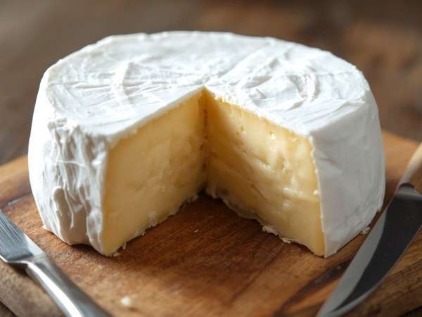 Γιατί το Camembert πωλείται σε ξύλινο κουτί;