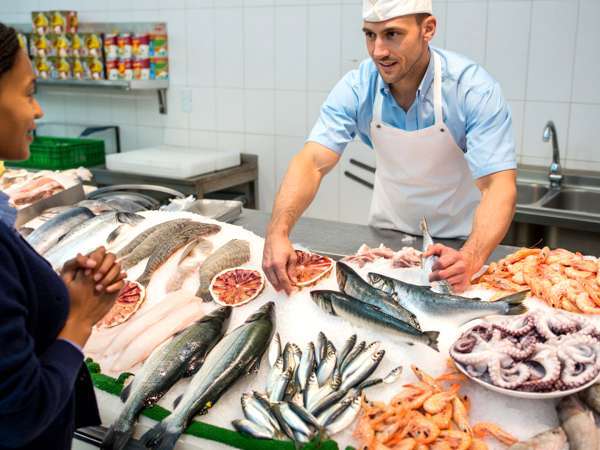 Πιο θρεπτικό από τον σολομό και απείρως φθηνότερο: το ξεχασμένο ψάρι που θα μπορούσε να αλλάξει τη διατροφή σας