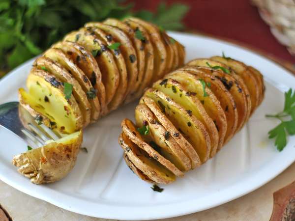 Τέλειες πατάτες Hasselback; Αυτά είναι τα πιο συνηθισμένα λάθη κατά την προετοιμασία αυτού του σουηδικού συνοδευτικού πιάτου