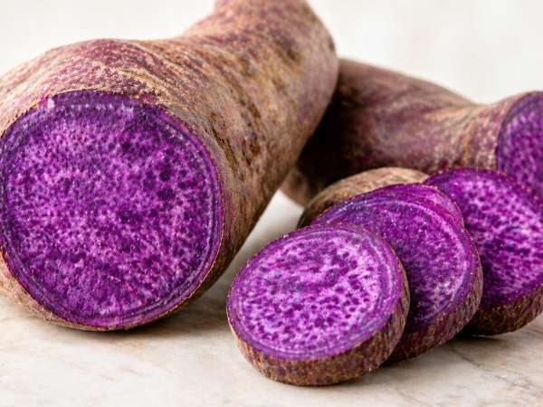 Τι είναι το ube, πώς χρησιμοποιείται και γιατί όλοι μιλούν για αυτό το μοβ συστατικό;