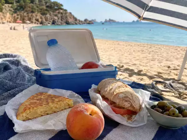 Γιατί η παραλία μας ανοίγει τόσο πολύ την όρεξη; Τι κρύβεται πίσω από μια πολύ γνωστή αίσθηση