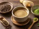 Άρθρα: Μπορεί το hojicha να εκθρονίσει το matcha; Το ιαπωνικό καβουρδισμένο τσάι που κερδίζει έδαφος!