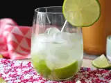 Συνταγή Λεμόνι caipirinha: το εύκολο στη παρασκευή βραζιλιάνικο ποτό χωρίς σέικερ κοκτέιλ