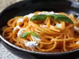 Συνταγή Κρεμώδη ζυμαρικά με burrata και ντοματίνια
