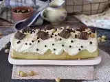 Συνταγή Εύκολο ρολό με γεύση kinder bueno, ιδανικό για τούρτα γενεθλίων ή χριστουγεννιάτικο κούτσουρο!