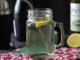 Συνταγή Hugo spritz με σιρόπι από elderflower, ένα φρέσκο και γλυκό κοκτέιλ