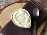Συνταγή Crème montée βανίλιας, η τέλεια επικάλυψη για τα κέικ και τις τούρτες σας!
