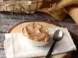 Συνταγή Κρέμα nutella, ιδανική για την επικάλυψη των κέικ και των κέικ στρώσεων.