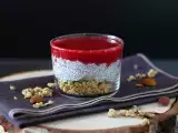 Συνταγή Βερίνοι από πουτίγκα chia με γάλα καρύδας, σμέουρα και granola