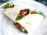 Συνταγή Σάντουιτς wrap με chorizo, αβοκάντο και ντομάτα