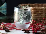 Συνταγή Κοκτέιλ με ένα χιονισμένο έλατο στο εσωτερικό του