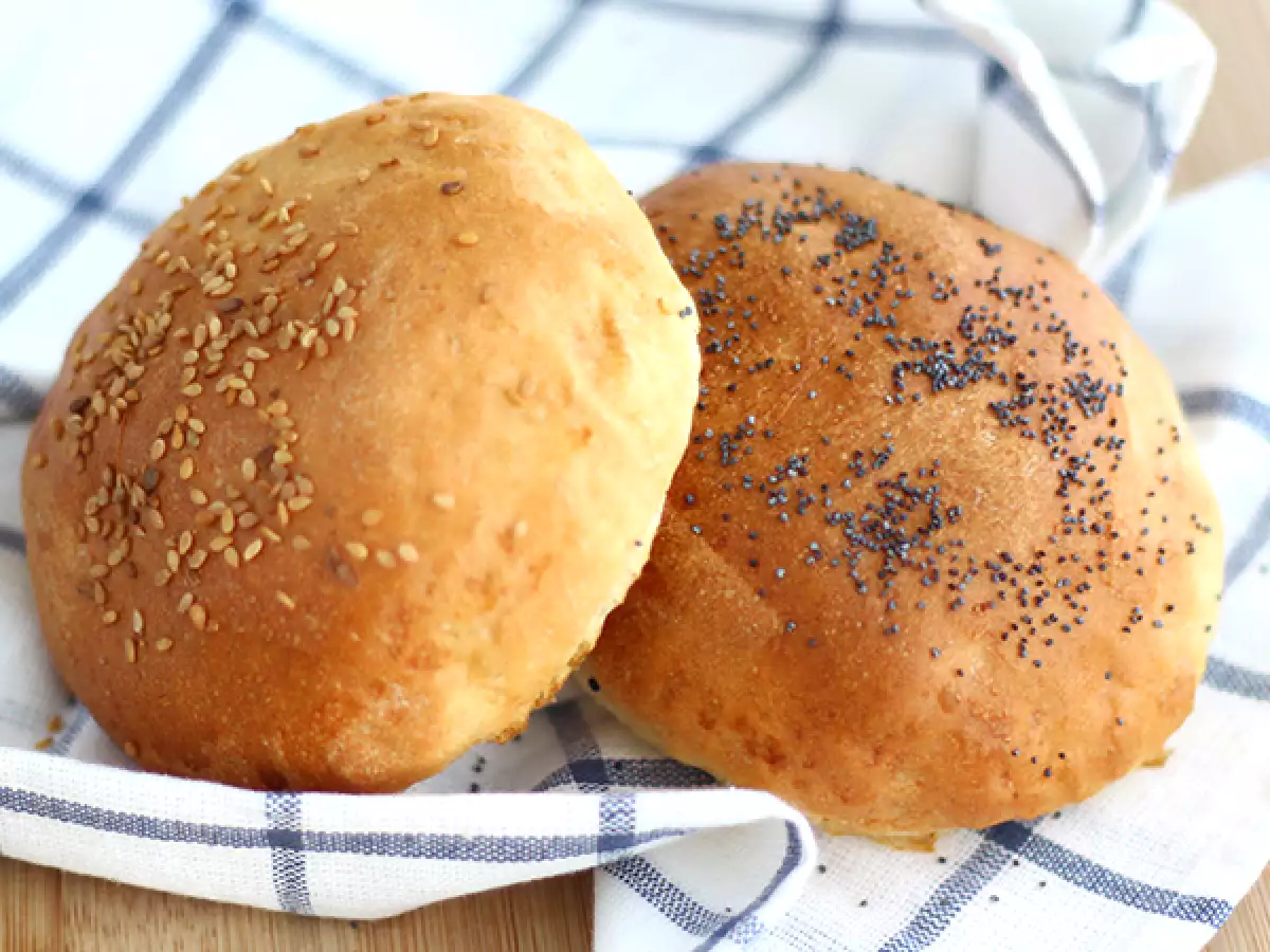 Συνταγή Σπιτικά ψωμάκια για μπιφτέκι