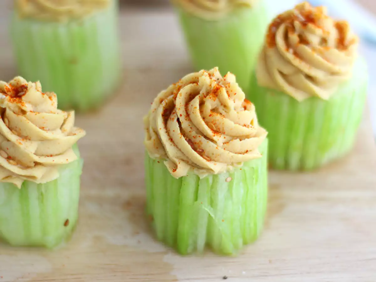 Συνταγή Vegan cupcakes με αγγούρι και χούμους