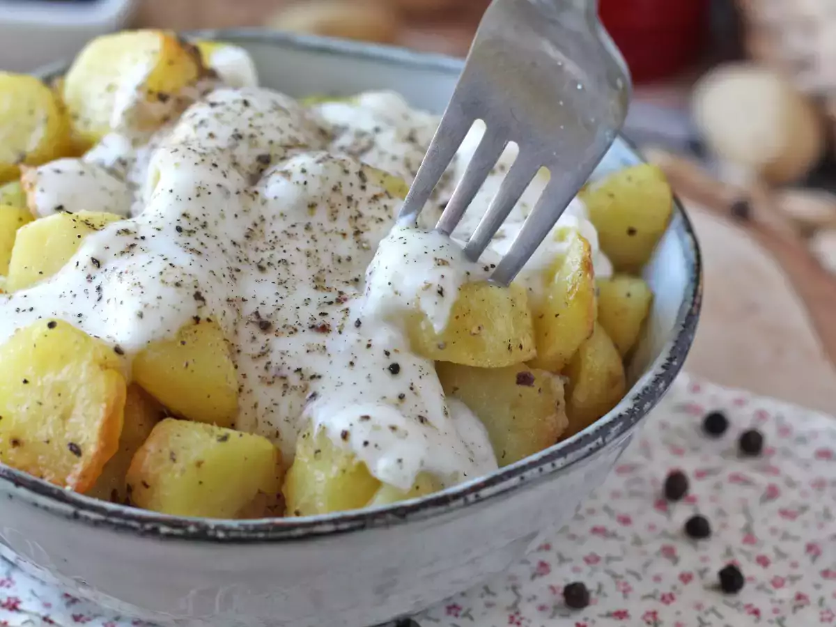 Συνταγή Κρεμώδεις ψητές πατάτες cacio e pepe: το εύκολο συνοδευτικό πιάτο που τρελαίνει τους πάντες!