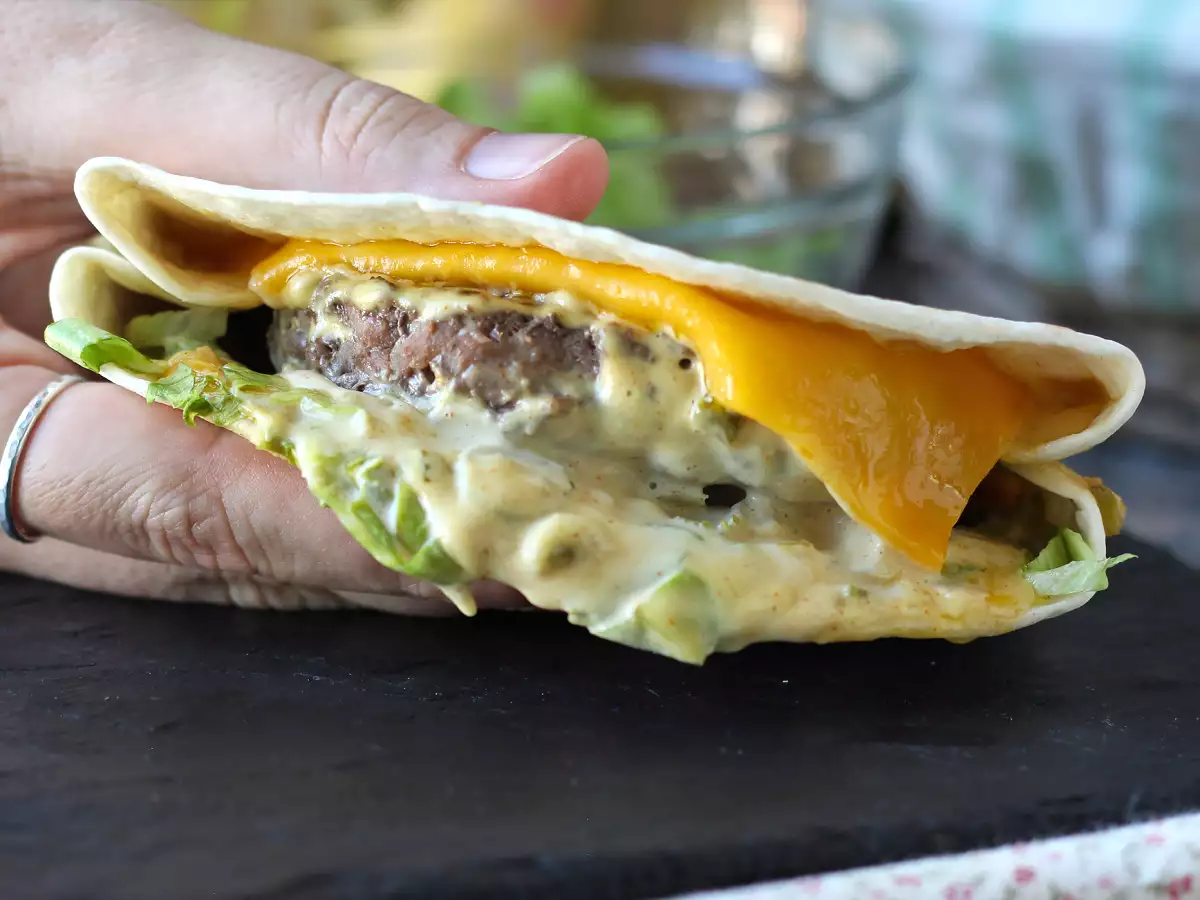 Συνταγή Τυλίγματα τύπου big mac, γρήγορα, πρακτικά και οικονομικά