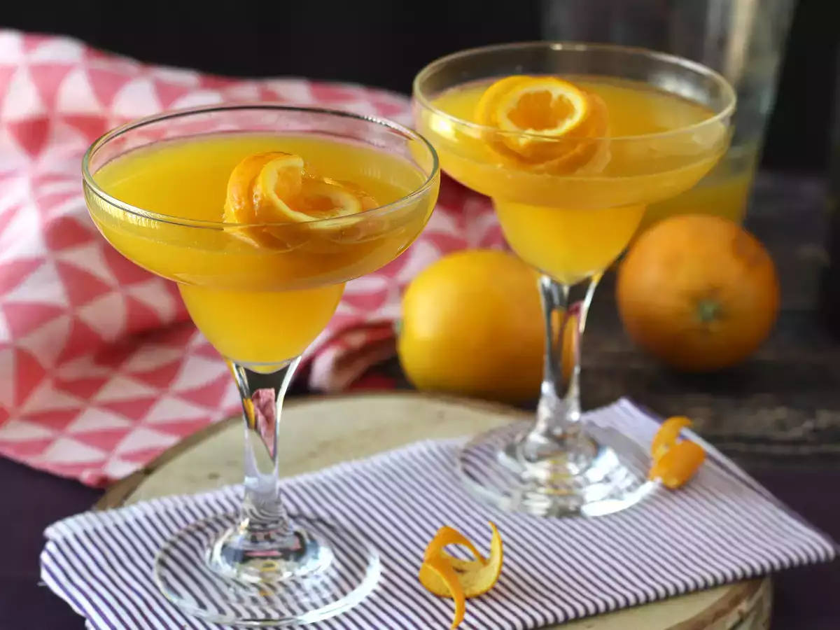 Συνταγή Agua de valencia, το μεσογειακό κοκτέιλ με cava και πορτοκάλι που μπορείτε να φτιάξετε στο σπίτι.
