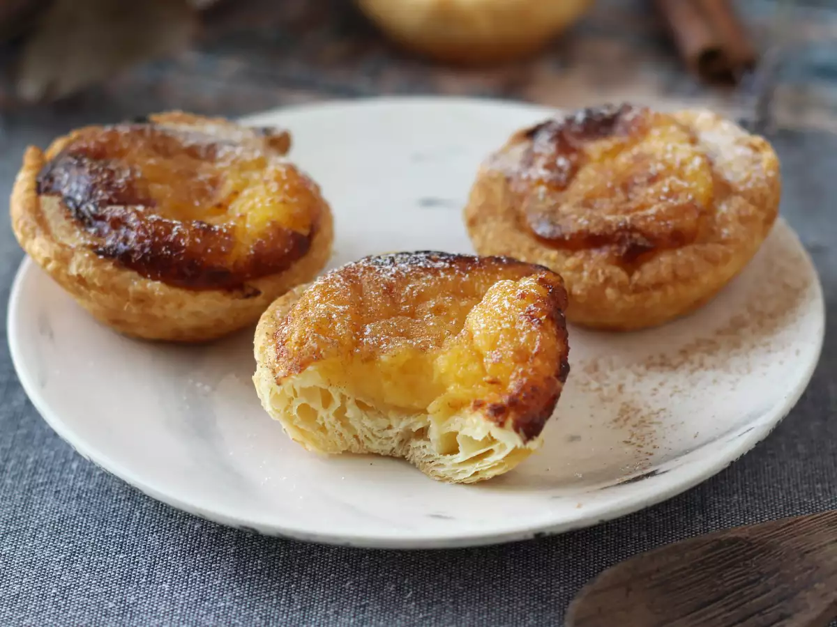 Συνταγή Pastéis de nata σε φριτέζα αέρος. η γρήγορη και εύκολη συνταγή για το παραδοσιακό πορτογαλικό γλυκό.