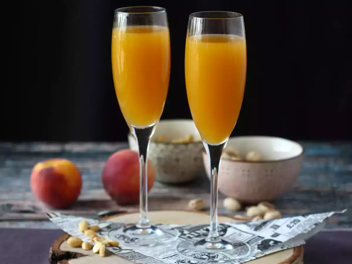 Συνταγή Bellini, το εύκολο ιταλικό κοκτέιλ ροδάκινου που μπορείτε να φτιάξετε στο σπίτι!
