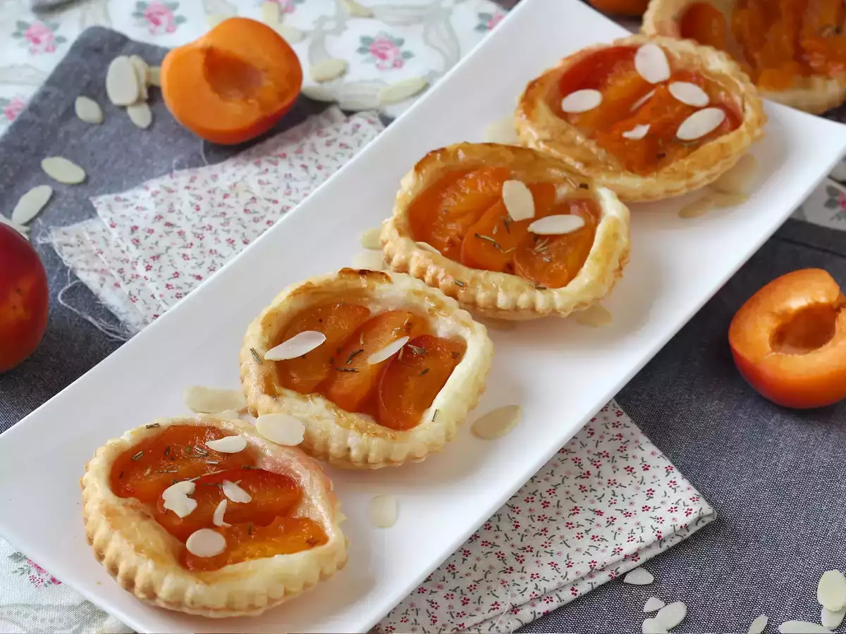 Συνταγή Ταρτελέτες βερίκοκου tatin, το γρήγορο επιδόρπιο όταν έχετε καλεσμένους!