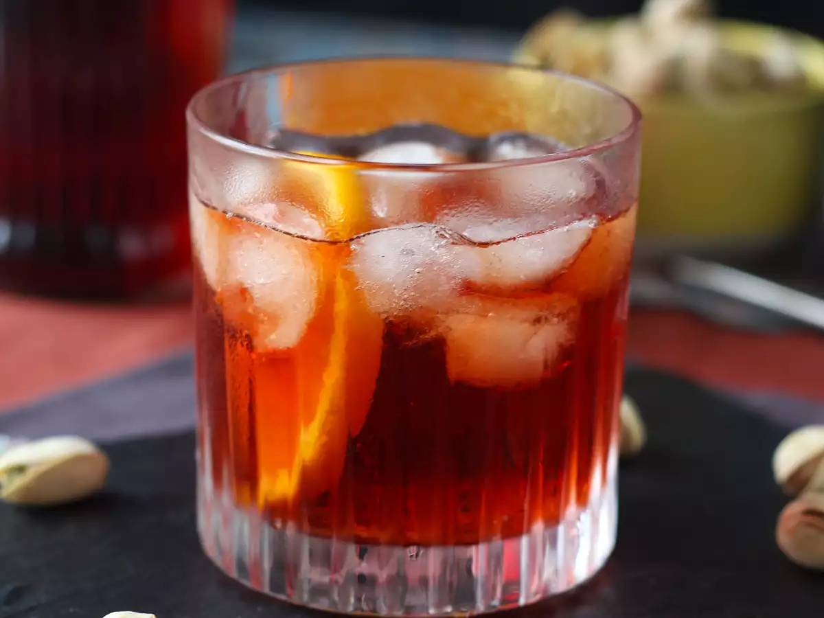 Συνταγή Negroni: η συνταγή με τις σωστές δόσεις για να το ετοιμάσετε στο σπίτι