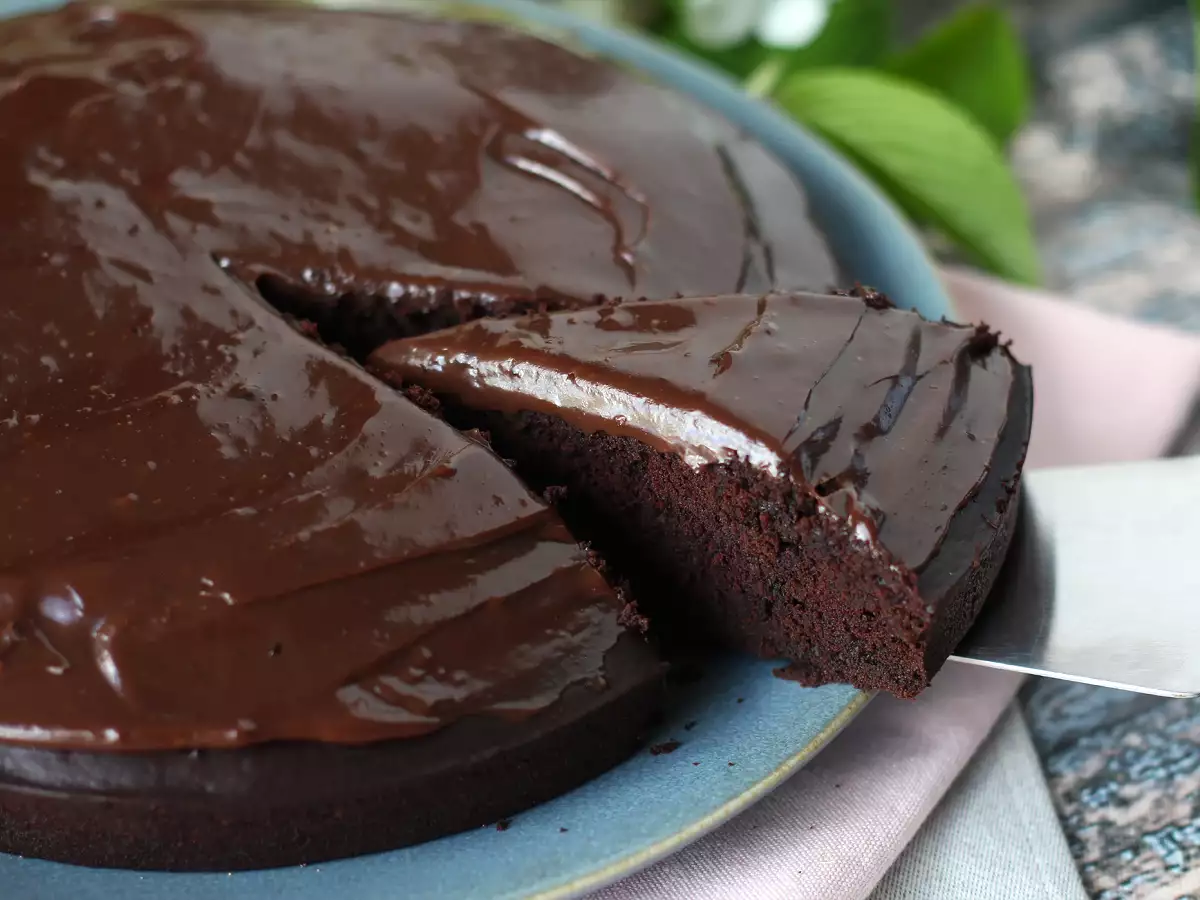 Συνταγή Αφράτο κέικ nega maluca με γλάσο brigadeiro