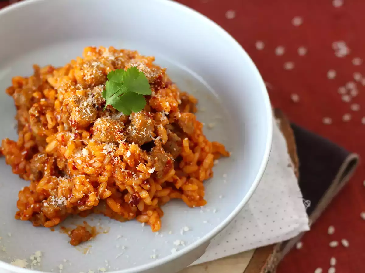 Συνταγή Ριζότο 'nduja και λουκάνικο, ένα πρώτο πιάτο με έντονη γεύση