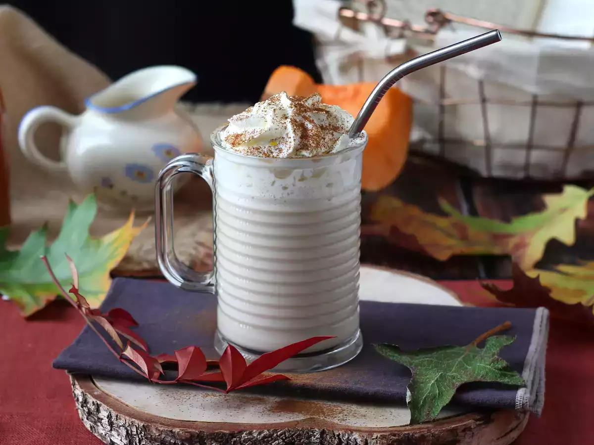 Συνταγή Pumpkin spice latte με σπιτικό σιρόπι κολοκύθας!