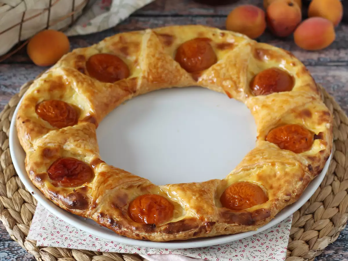 Συνταγή Tarte oranaise - σφολιάτα, κρέμα και βερίκοκα