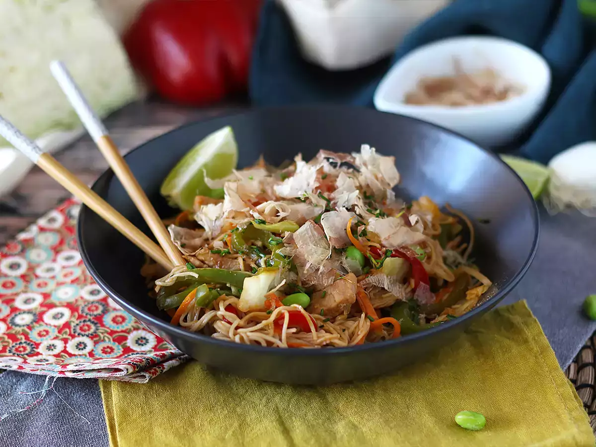 Συνταγή Yakisoba, ζυμαρικά τηγανητά με λαχανικά