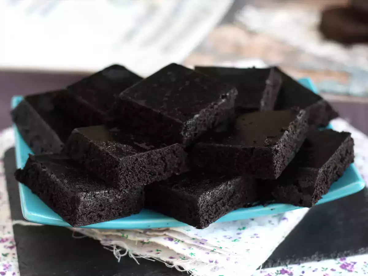 Συνταγή Κέικ oreo με μόλις 3 υλικά, έτοιμο σε 6 λεπτά στο φούρνο μικροκυμάτων!