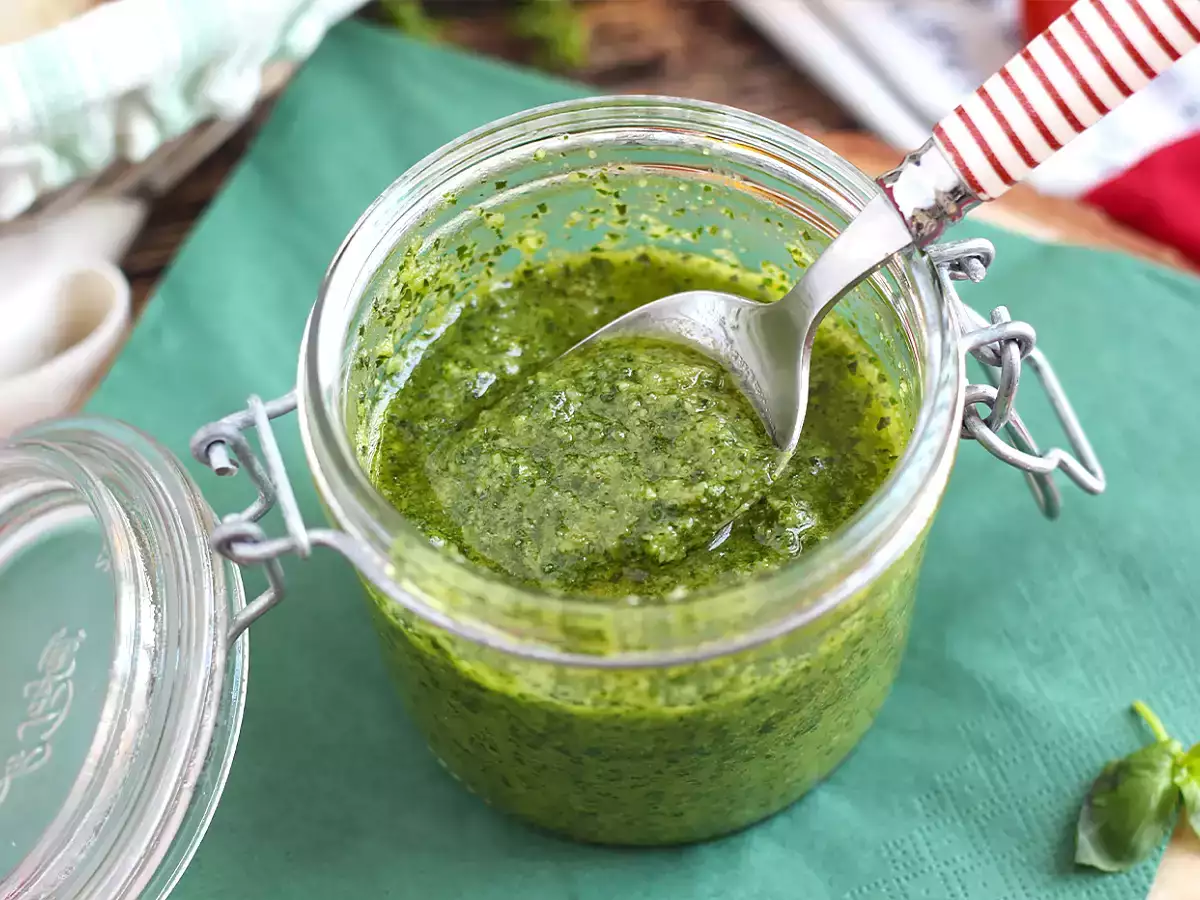 Συνταγή Σπιτικό πράσινο πέστο - pesto alla genovese