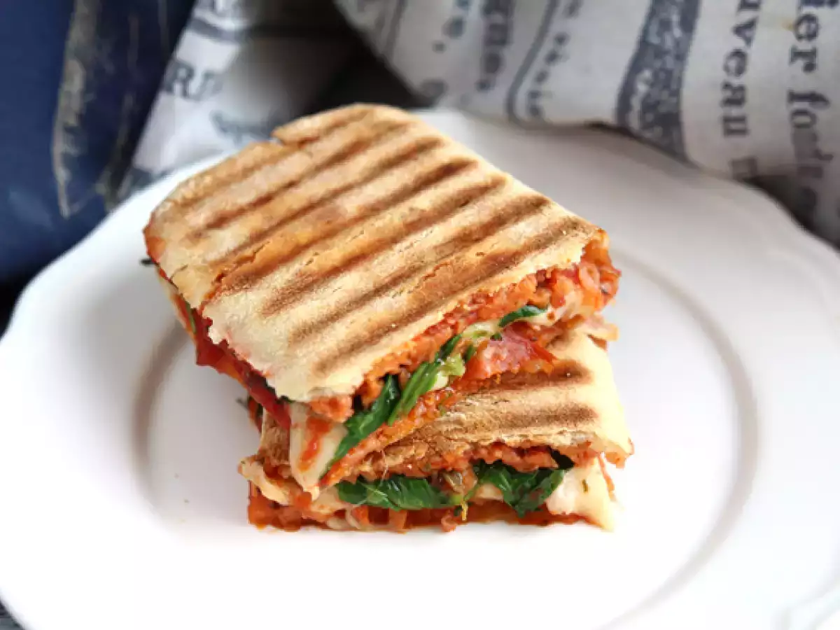 Συνταγή Panini με chorizo και emmental