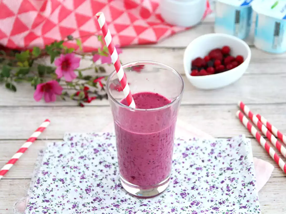 Συνταγή Lassi με κόκκινα φρούτα