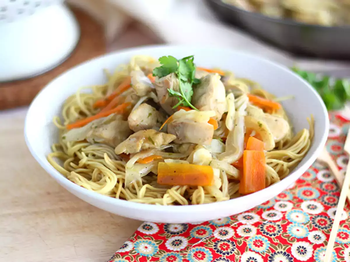 Συνταγή Chow mein (chao men), κινέζικα ζυμαρικά με κοτόπουλο και λαχανικά