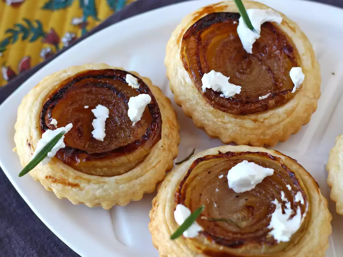 Συνταγή Ταρτάκια κρεμμυδιού tatin