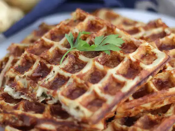 Συνταγή Βάφλες με μπέικον, comté και πατάτες