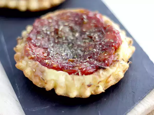 Συνταγή Τάρτες με ντομάτα κεράσι tatin