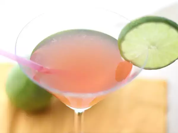 Συνταγή Cosmopolitan με χυμό cranberry
