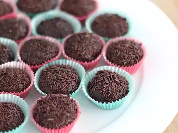 Συνταγή Brigadeiro, μικρά βραζιλιάνικα γλυκά
