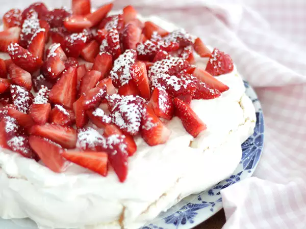 Συνταγή Εύκολη pavlova φράουλα