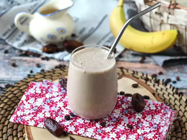 Συνταγή Καφές και smoothie από χουρμά για να ξυπνήσετε!