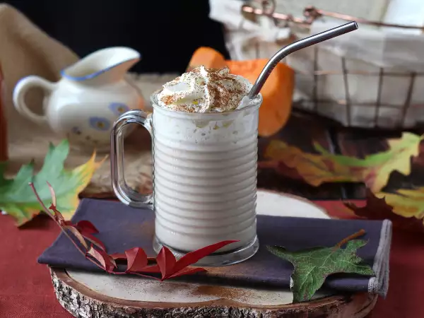 Συνταγή Pumpkin spice latte με σπιτικό σιρόπι κολοκύθας!