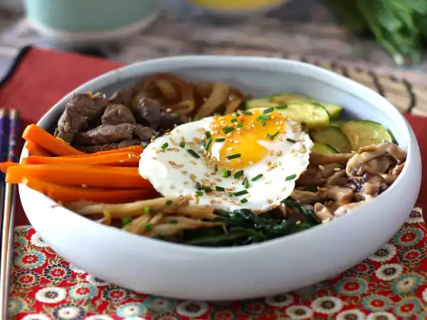 Συνταγή Bibimbap, το παραδοσιακό κορεατικό πιάτο