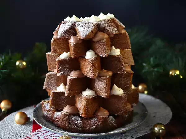 Συνταγή Μπριός pandoro γεμισμένος με κρέμα nutella και κρέμα βανίλιας σε σχήμα χριστουγεννιάτικου δέντρου
